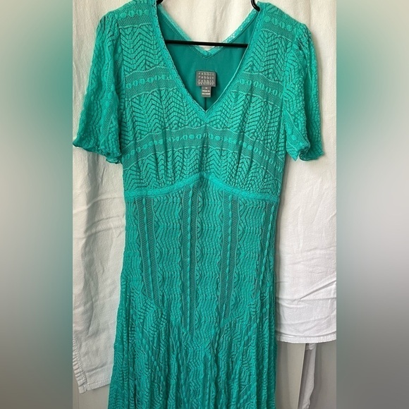 Rabbit-Rabbit design Green dress. Made of polyester and spandex. Women size 14 . - Picture 1 of 3